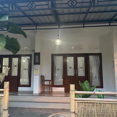 Sri Sedana Guest House ซิเดอมัน ภายนอก รูปภาพ